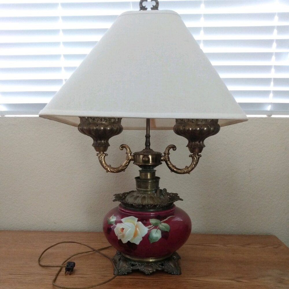 ANTIQUE VICTORIAN PARLOR HURRICANE OIL LAMP - HAND PAINTED